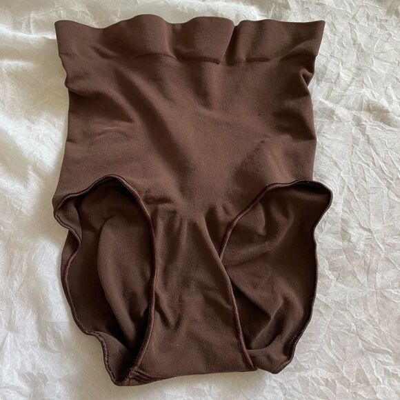 NWOT Skims Seamless Sculpt Mid-waist Brief - Picture 3 of 5